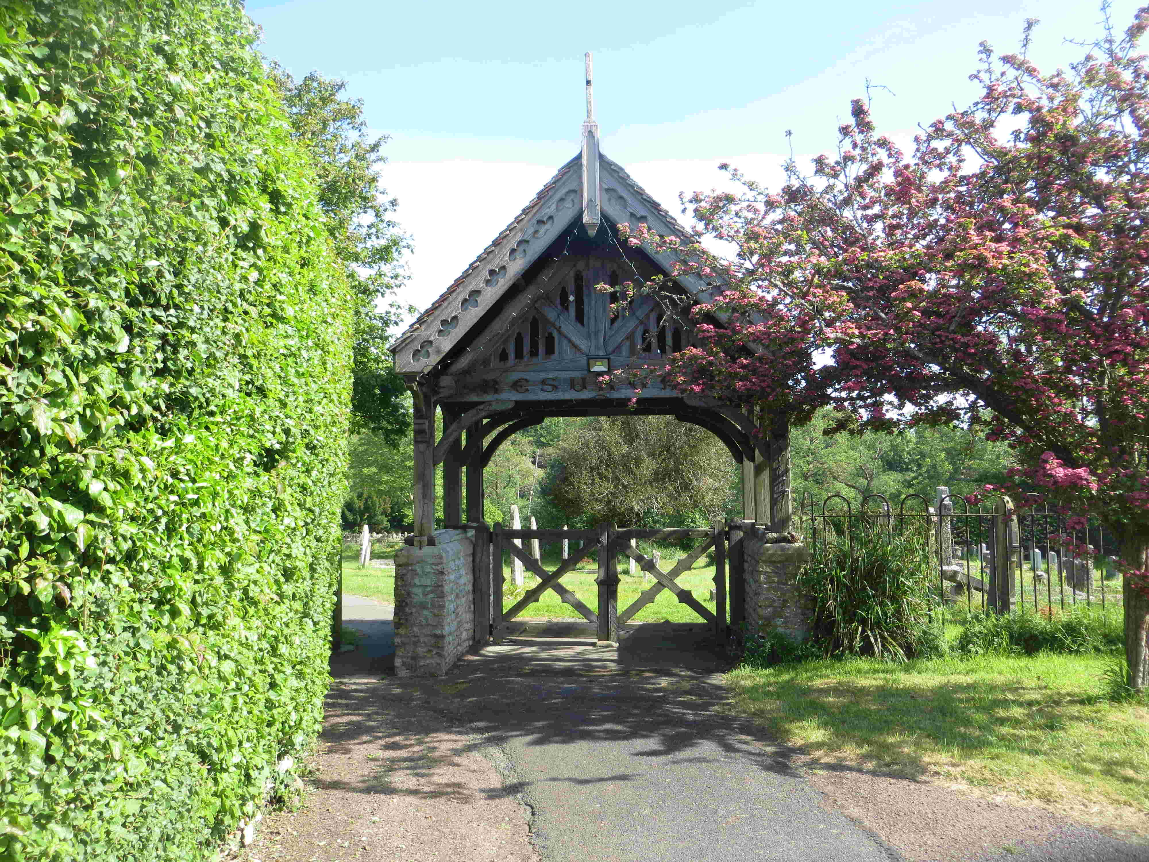 Compton Dando lych gate